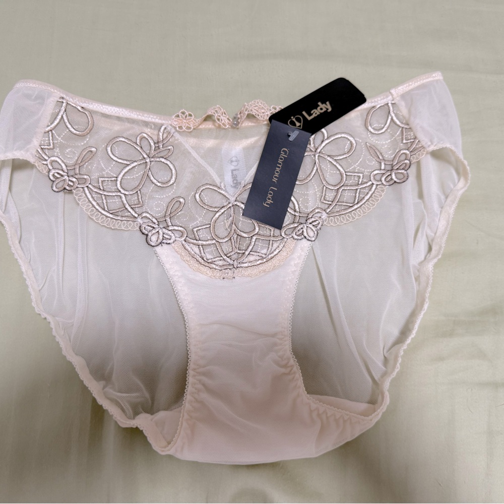 Lady lace embroidery underwear XL (NWT)